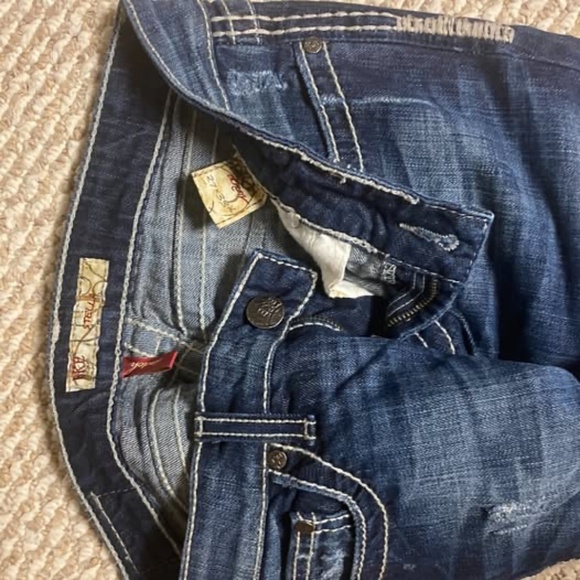 Buckle - Picture 2 of 4